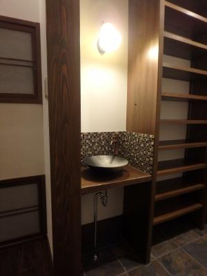 手洗器のある土間